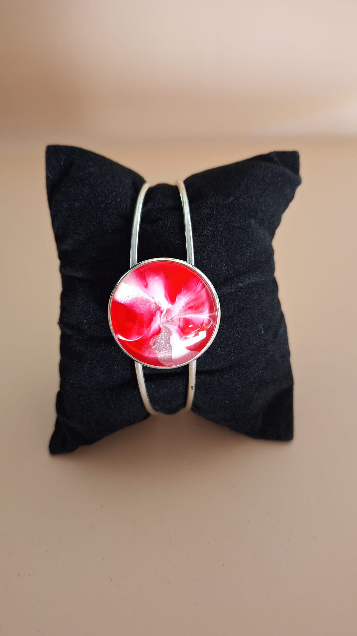 Armreif sportlich rot-weiß-silber Armreif sportlich rot-weiß-silber